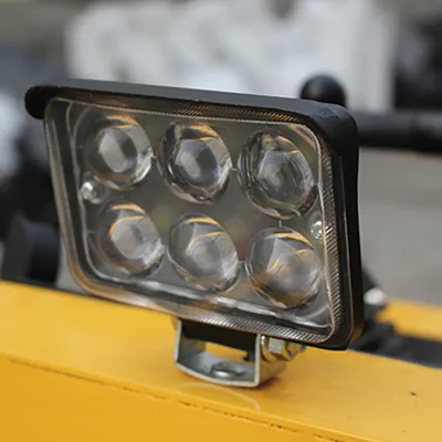 Mini chargeuse compacte sur pneus S490