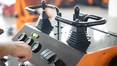 Mini chargeuse compacte sur chenilles T460