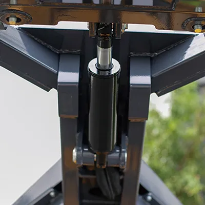 Mini chargeuse compacte sur chenilles T490